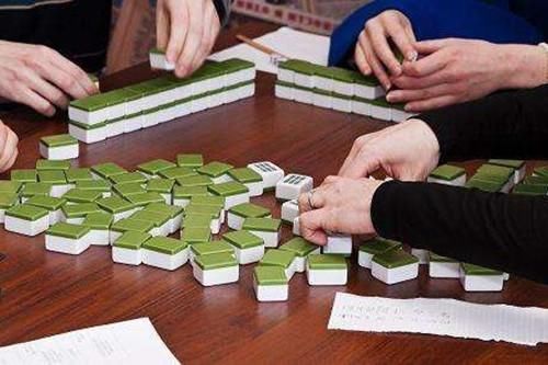 孕妇沉迷于麻将,孕30周腹痛送医,丈夫:你还想再