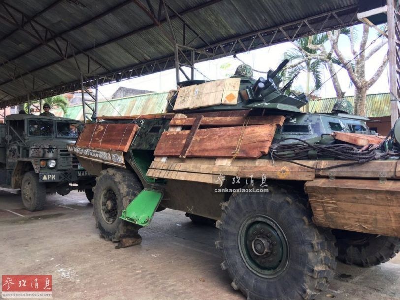 从侧面拍摄的全木制"装甲"防护版v-150装甲车.