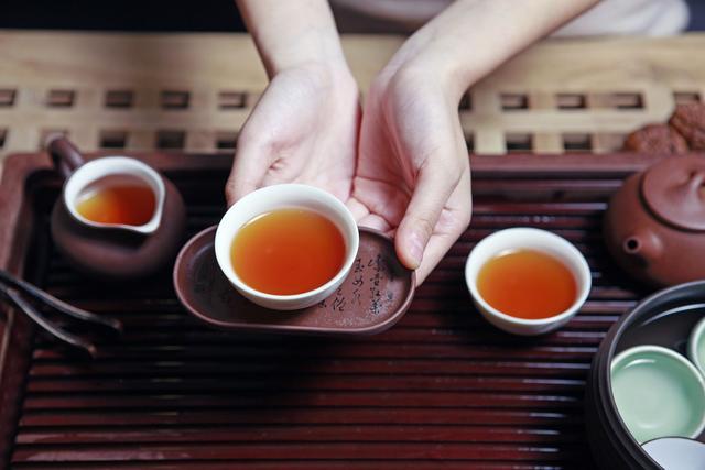 口腔溃疡疼了一星期,想好得快用1个方法,发作