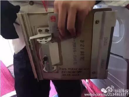 “好奇乘客”抠下飞机安全门设备 致航班滞留