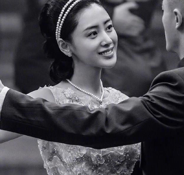 和金秀贤一起出道,孙红雷让她得奖,25岁成为第二个柳岩