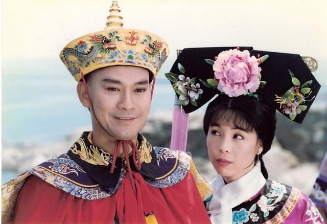 30岁就谢顶,戴了40年假发,年过70照样帅过小鲜