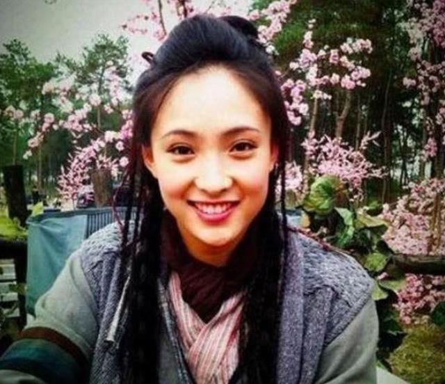 比迪丽热巴还漂亮,婚内出轨与情人骗光丈夫财