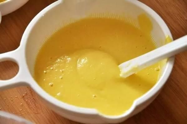 色香味俱全山药紫薯夹心糕搭配玉米蔬菜浓汤,