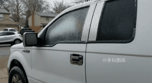 搞笑gif:把这招硬核磨皮传授给女朋友,给自己省点钱吧 搞笑gif:还以为