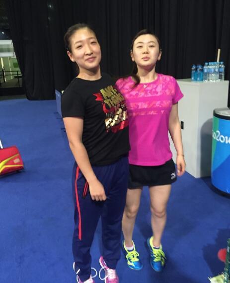 谁赢?乒坛好友福原爱刘诗雯比身高 无需分胜负