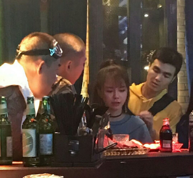 杜海涛沈梦辰合体现身酒吧 四目相对特别甜蜜