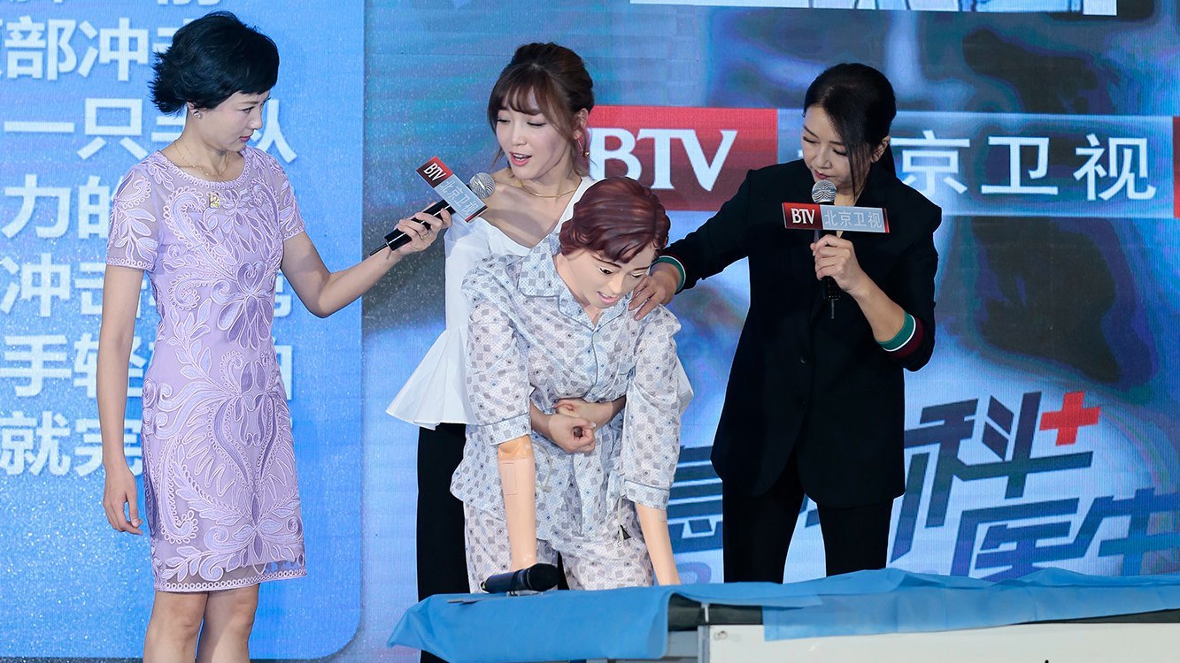 气道异物急救!高晓菲 江珊教你海姆立克冲击法 气道异物急救!高晓菲 江珊教你海姆立克冲击法