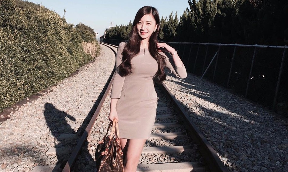 韩国九头身网红美女自拍美照曝光 长腿抢镜