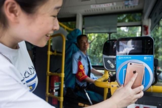 十万元存支付宝里安全吗?网友:利息都给我一个