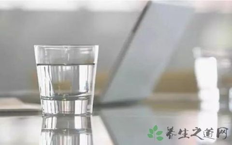 温开水加盐喝了会怎样