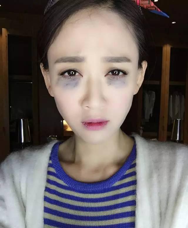 女生眼尾泪痕图片图片