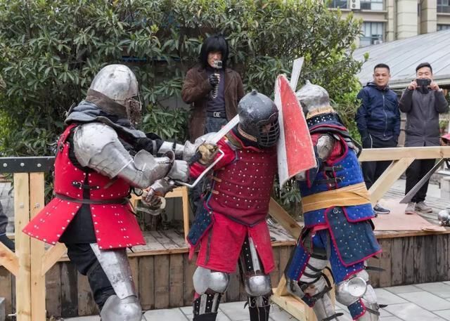 现代人着古代盔甲:中国队代表亚洲出征全甲史