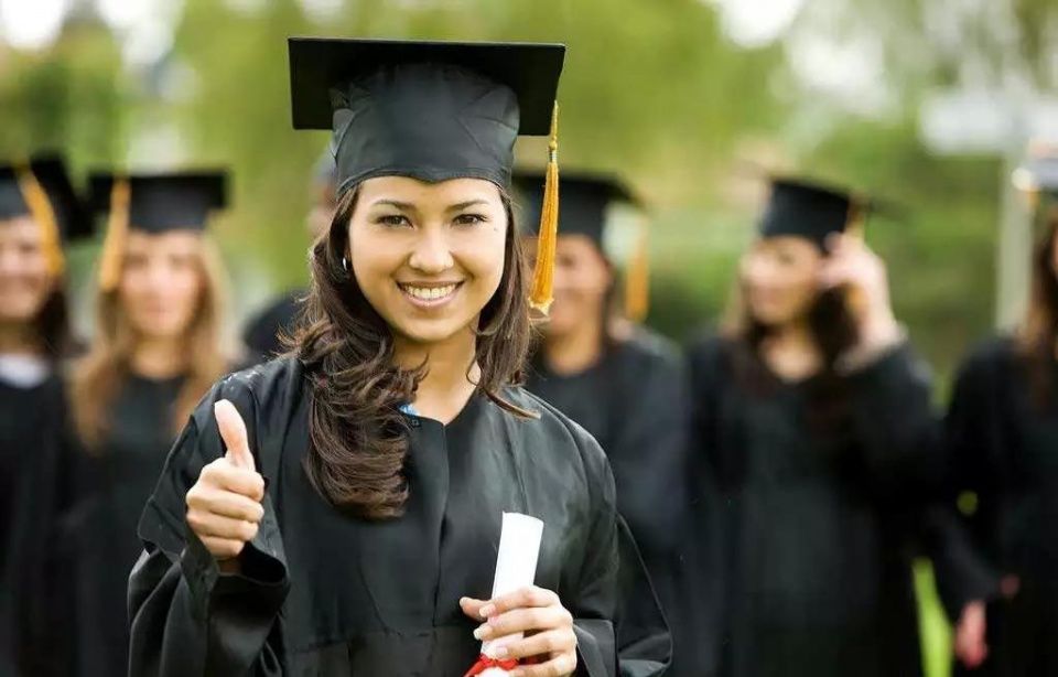 特朗普又放大招!美国收紧对华学生签证,英国留