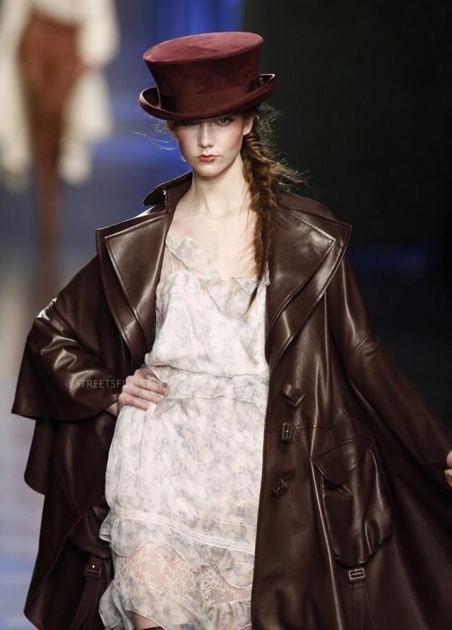 KK为迪奥走秀,超强气场惊艳四座-北京时间