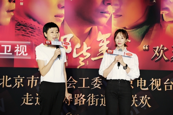 《那些年,我们正年轻》进社区 练练谈表演之道