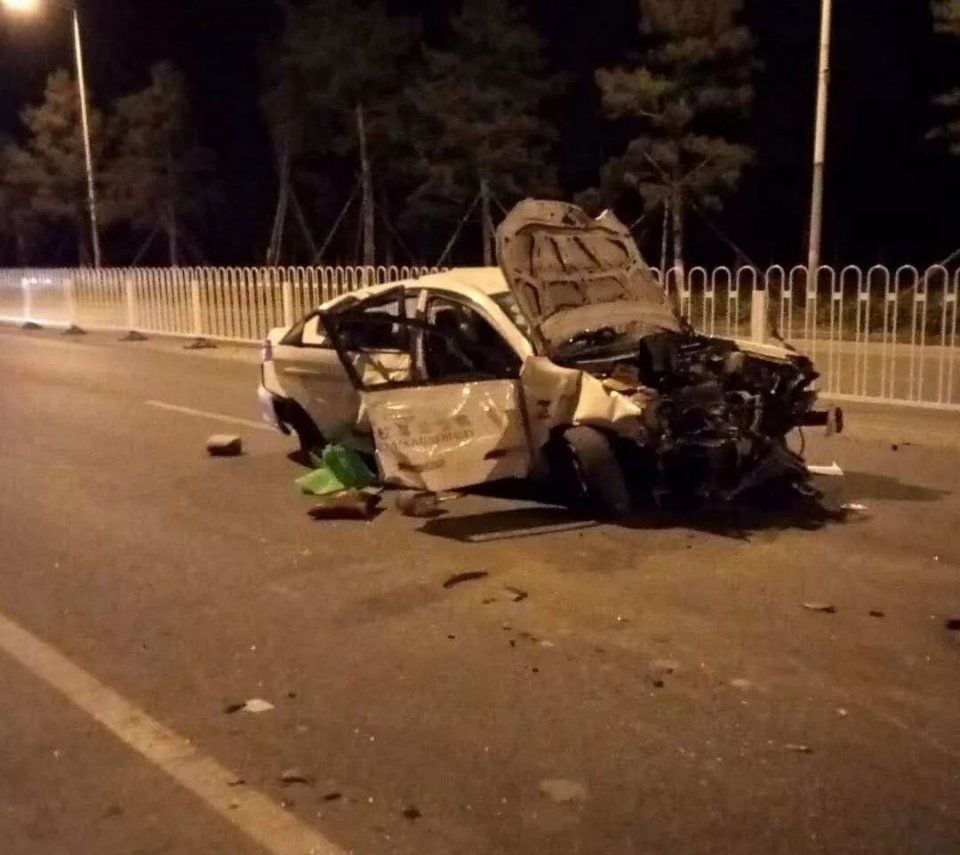 燕郊驾校教练车发生严重车祸,都撞的飞起来了