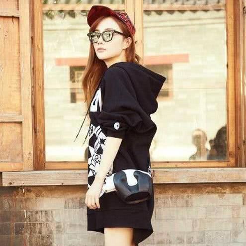 李小璐真是会打扮,39岁穿的比小姑娘还时髦,身