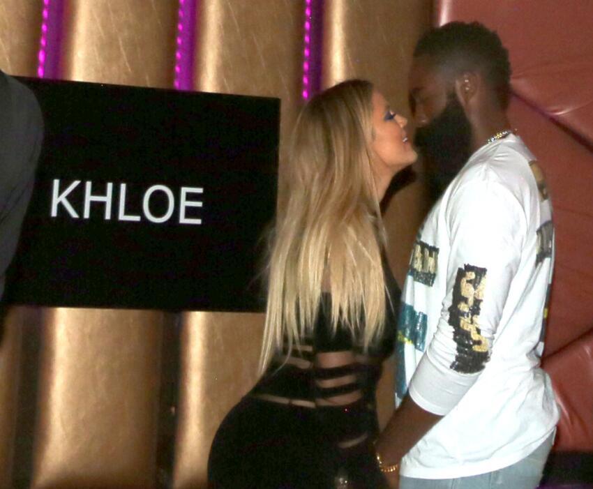 哈登与科勒
他先是与歌手弗兰斯-蒙特纳各种约会，然后又与哈登走在了一起，而且如胶似漆，甚至连家族聚会，她都会带着哈登，两个人甚至还到了谈婚论嫁的地步。不过当奥多姆生命垂危的消息出来之后，科勒却展示了有情有义的一面，一直在奥多姆身边守护着他，让人颇为感动。