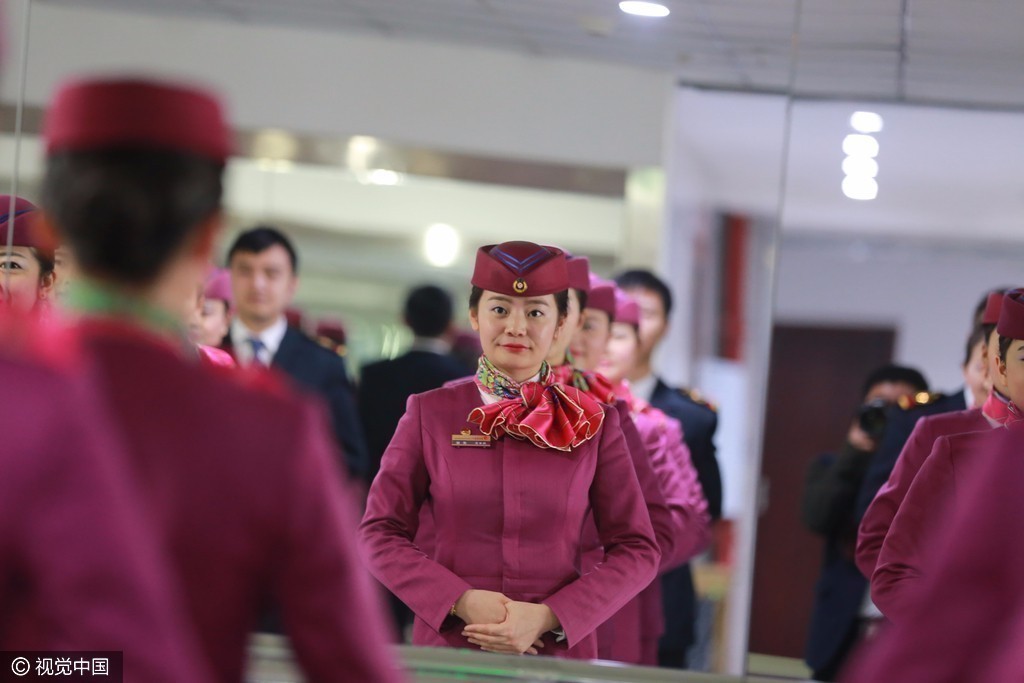 重庆"动妹"礼仪培训 咬筷子练微笑精确到分毫