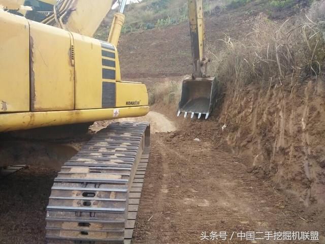 一个月挣800块钱,为了学挖机喝了人生第一次的