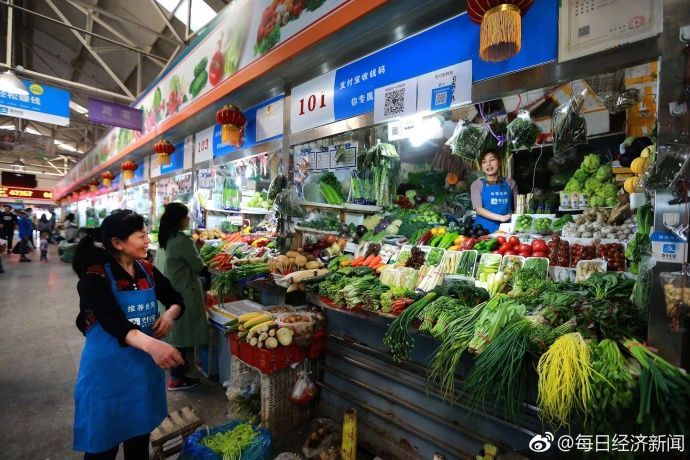 菜场里藏着千万富翁 女摊主卖菜十年在北京买