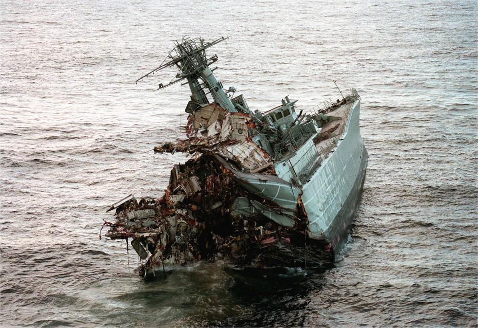 澳军退役驱逐舰遭mk48鱼雷击中