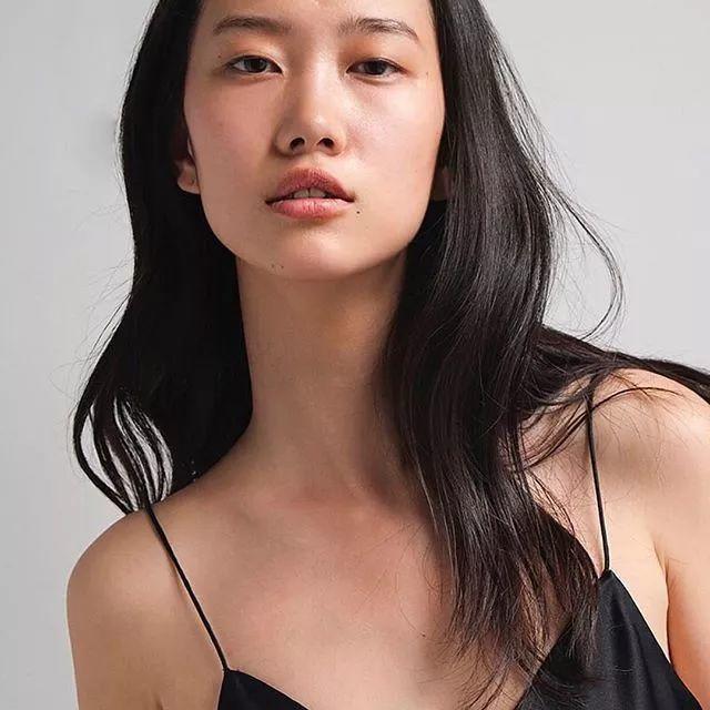 她是CK秀上首位中国模特也是私服好看到炸裂的时髦精! 她是CK秀上首位中国模特也是私服好看到炸裂的时髦精!