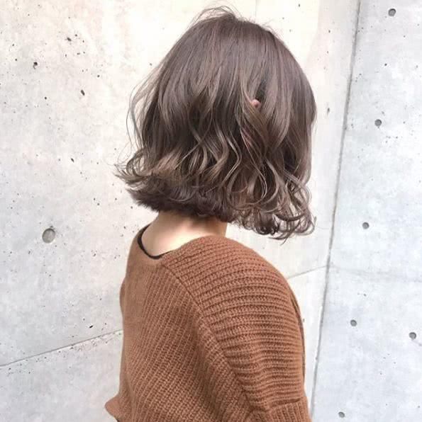 齐肩纹理卷发发型