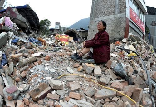 這次地震導致196人死亡,21人失蹤,11470人受傷,房屋大面積倒塌.