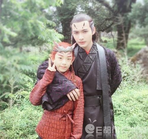 他8岁开始演戏,今年14岁杨幂、陈伟霆、赵丽颖