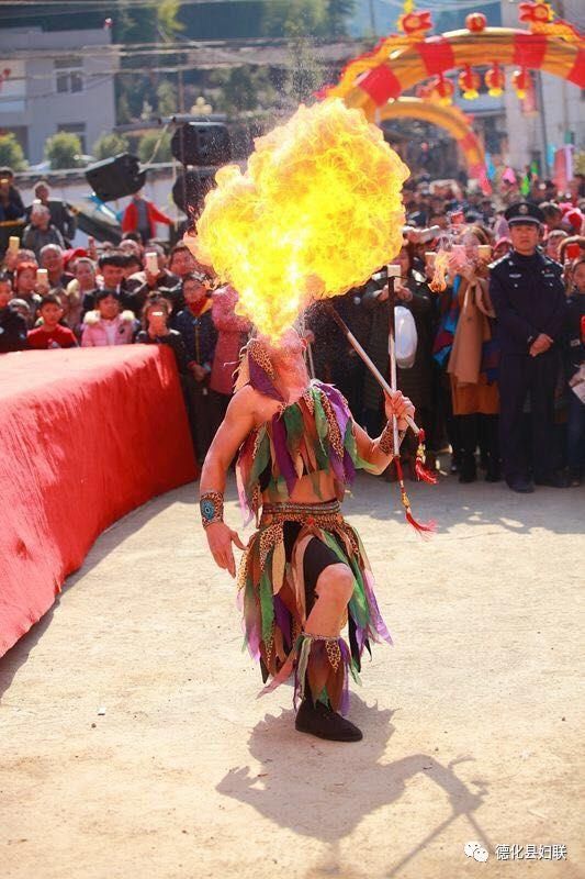 巾帼心向党 建功新时代瓷都巾帼志愿者助力德