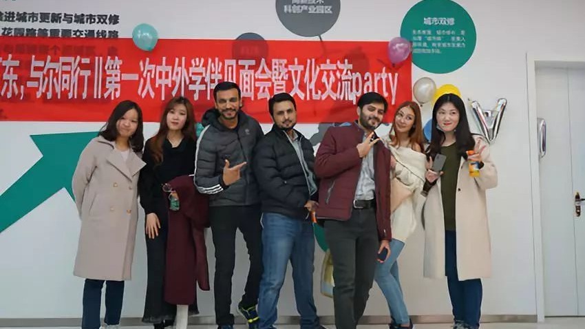 山东大学留学生“学伴”项目惹争议 学校师生：为友好交流