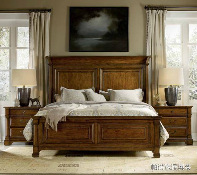 皮革元素和温暖的栗色带来愉快的美式家具