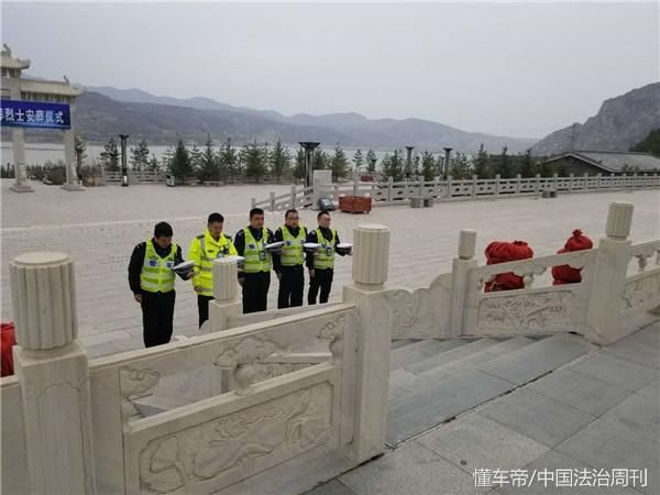 临县交警大队白文中队长刘锦锋携全队民警到晋