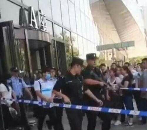 北京特警通州万达荷枪实弹抓人,为什么是这家