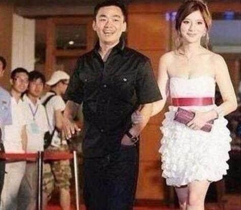 王宝强熊乃瑾婚纱照_马蓉王宝强婚纱照(2)