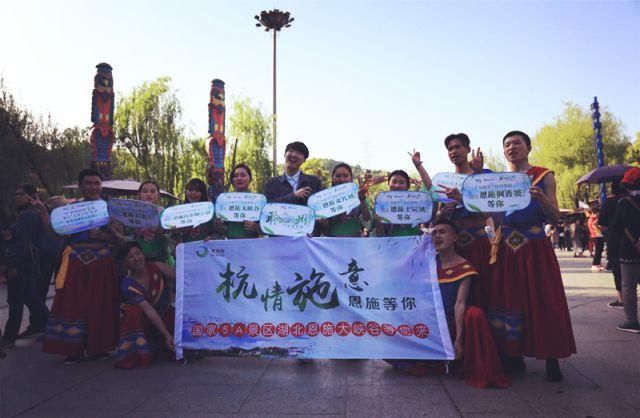 恩施大峡谷《龙船调》对话杭州《宋城千古情》