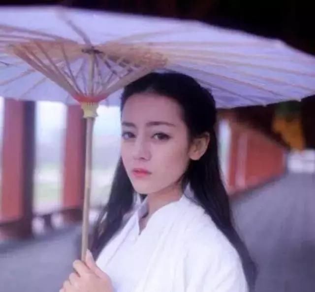 有一种高跟鞋,叫迪丽热巴的高跟鞋,baby、杨幂