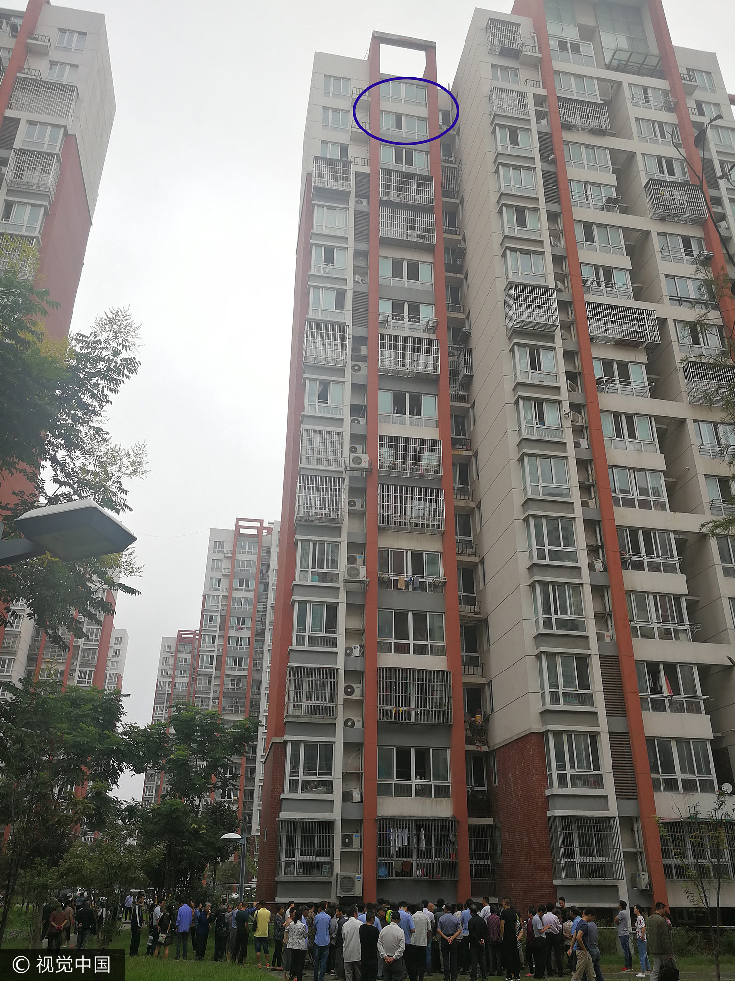 孩子的父亲查看发现，正是自己的儿子。