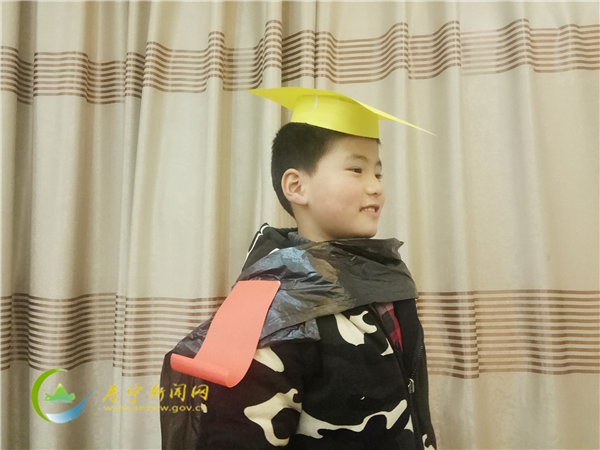 返乡大学生开展小学生环保主题活动