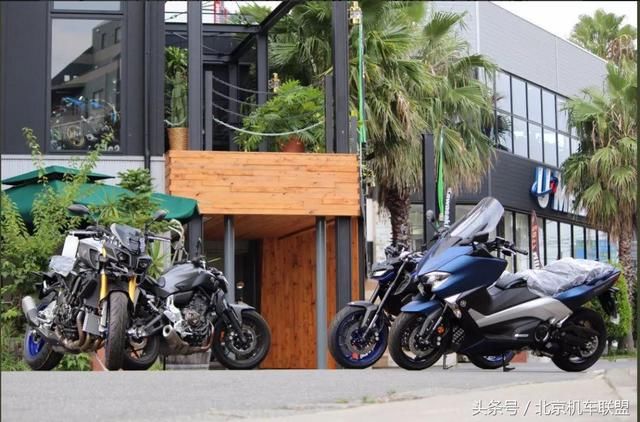 雅马哈TMAX530为啥这么火,值不值,咱们把它脱