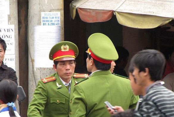 实拍越南的警察,平时看起没什么用,关键时候真的用得上?