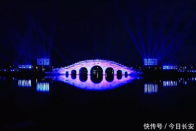 城魔了!西安昆明池鹊桥灯光秀,美炸天