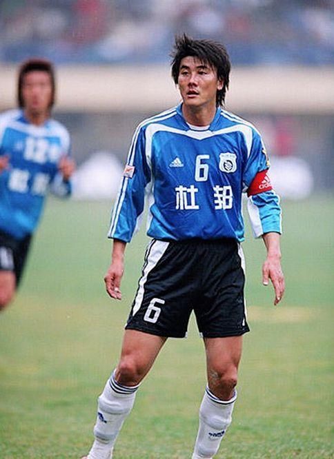 郝海东扔球衣事件不算啥,大连万达前任队长做