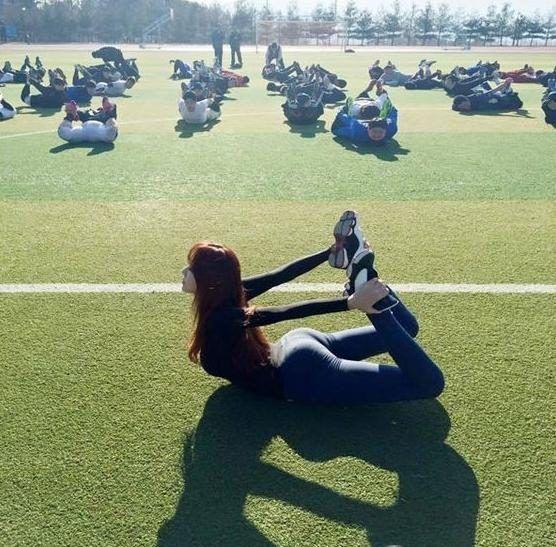 最美体育老师走红 身材好上课遭男同学偷拍