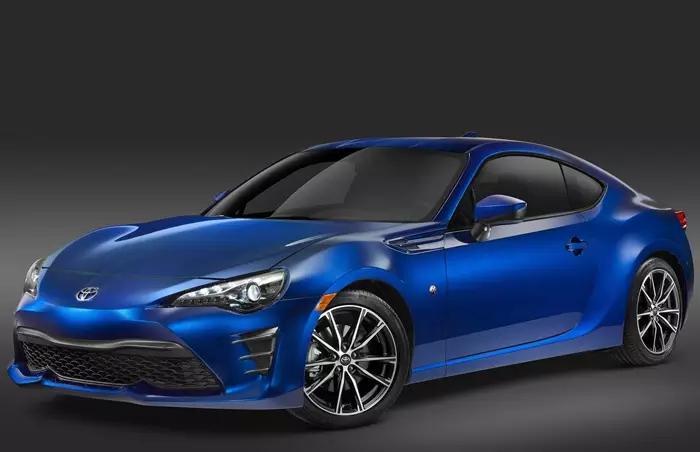 看过前两部的观众应该都知道,每当巨石强森饰演的霍布斯警长出现,他的