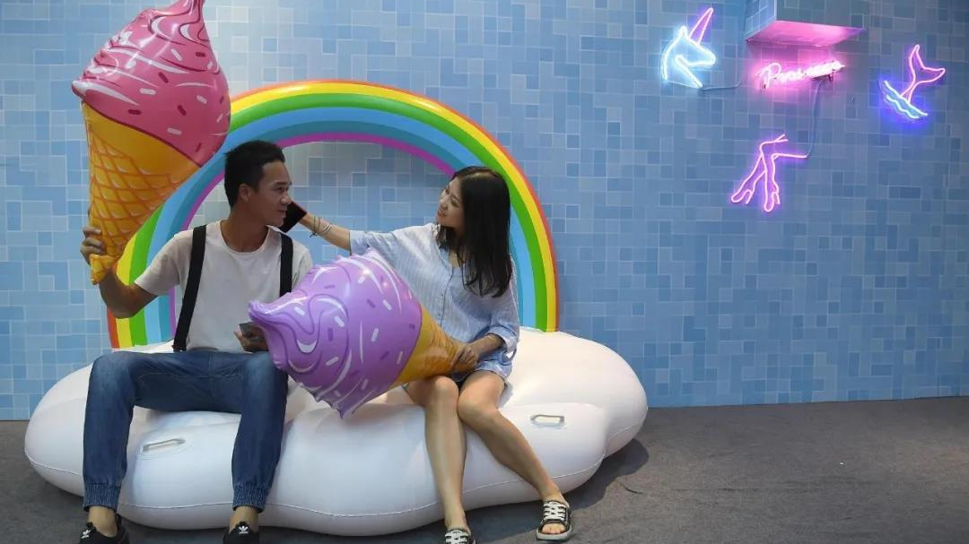 淘宝虚拟恋人重出江湖？女神包月价格5200元 律师：涉黄最高可判无期