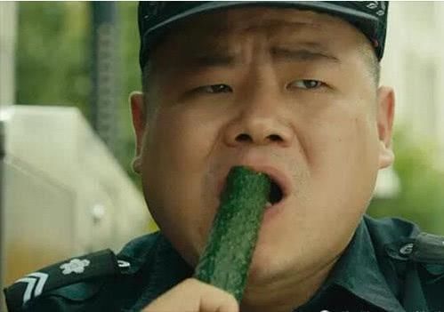 明星吃道具,热巴吃苹果杨幂哭笑不得,却没有