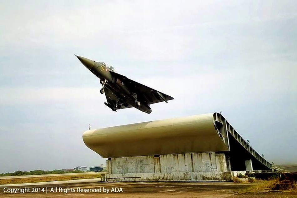 结合印度首艘自建航母“维克兰特”号正在安装舰岛等上层建筑，至少在规划上，印度海军已经做好全国产航母作战系统的准备。